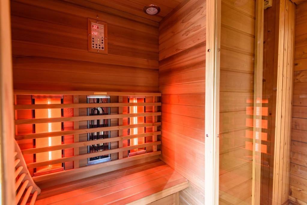 Spacious Wooden Cottage With Infra-Red Sauna At Veluwe Putten Exterior photo